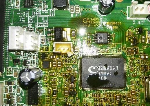 长虹液晶电视不开机黑屏故障维修（LED32C2000）