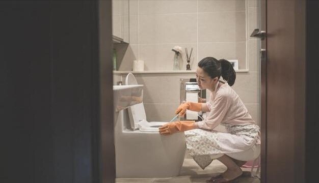 马桶被污垢堵塞了！五大疏通技巧分享