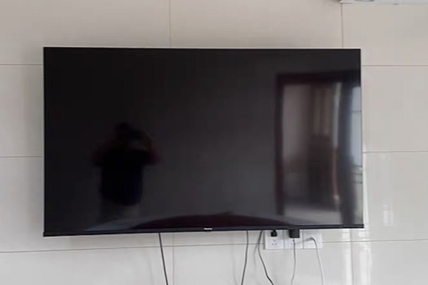 液晶电视开机闪一下就黑屏是什么回事