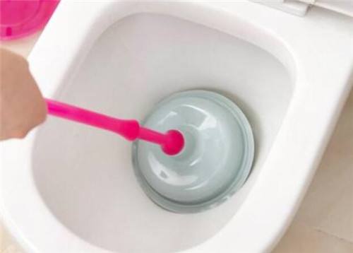 马桶堵死了怎么办？卫生间疏通有一套